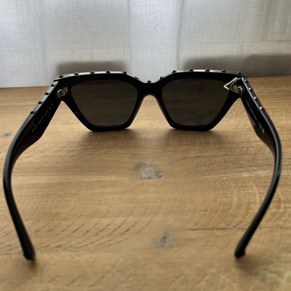 Valentino 53mm Rockstud Cat Eye Sunglasses in Black New - Picture 5 of 12